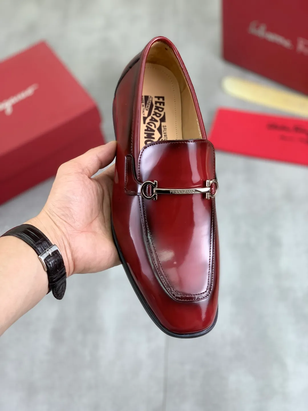 Men's Men's Shoes 💰P480💰[New Style] Water-dyed Niuli 🆘[Salvatore Ferragamo] Ferragamo's latest casual business leather shoes for men! Available at counters simultaneously! The fabric is made of specially imported original calfskin, the lining is made of imported water-dyed cowhide, and the original combination outsole is absolutely luxurious and leads the fashion trend. Matching code: 38-45; 4️⃣ colors available